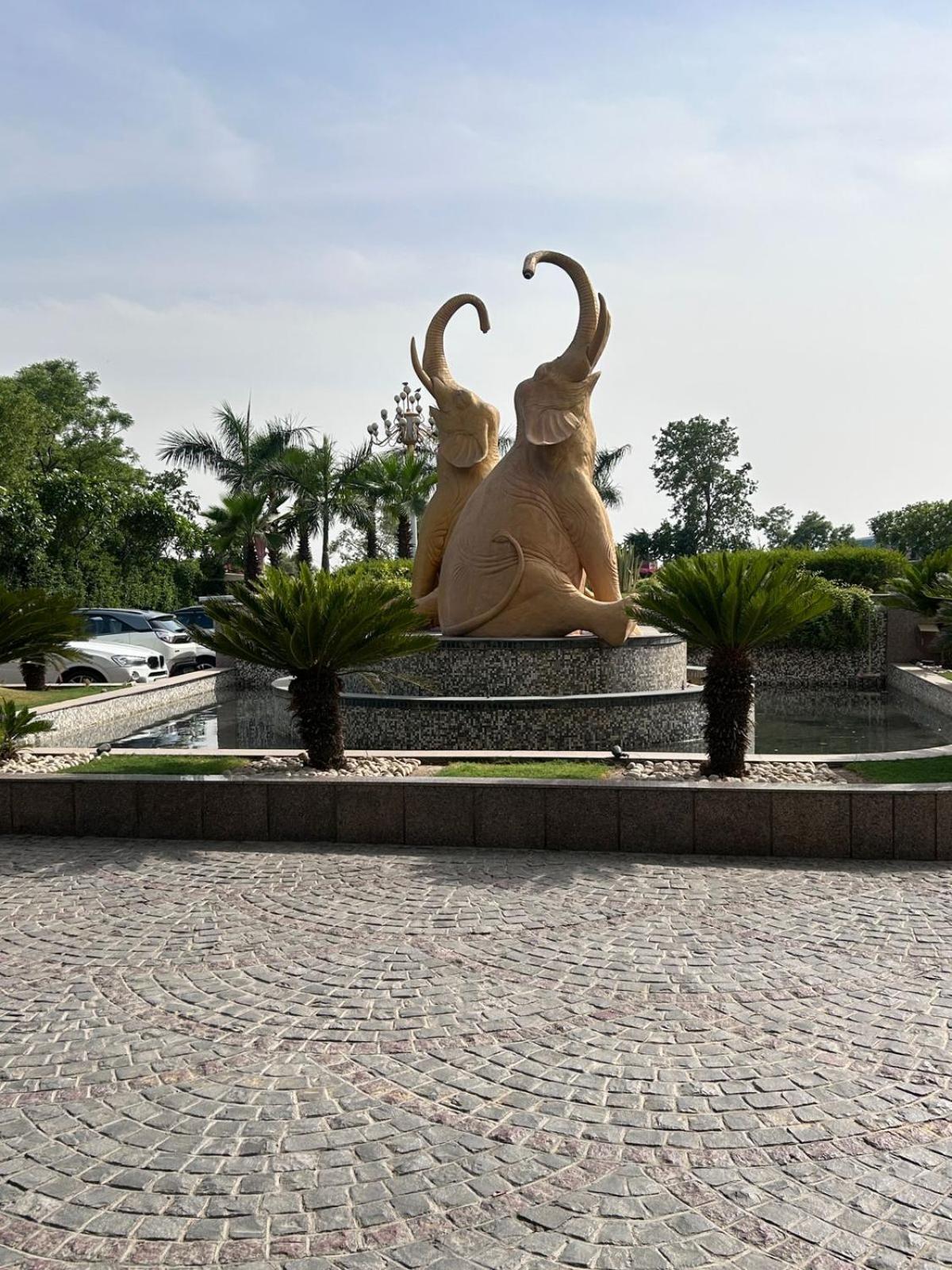 Saura Hotel, Agra - A Club Mahindra Associate Exterior foto