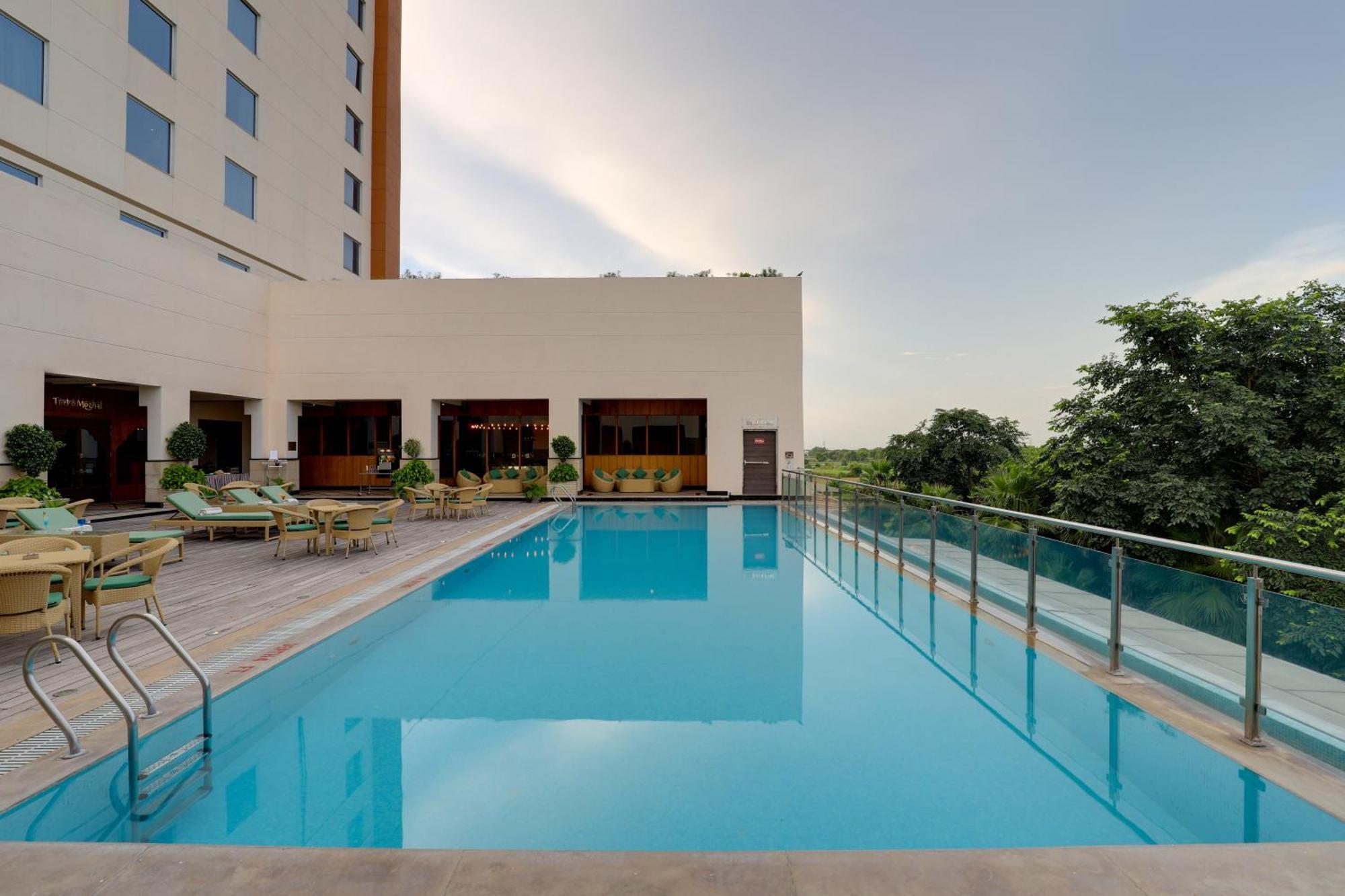 Saura Hotel, Agra - A Club Mahindra Associate Exterior foto