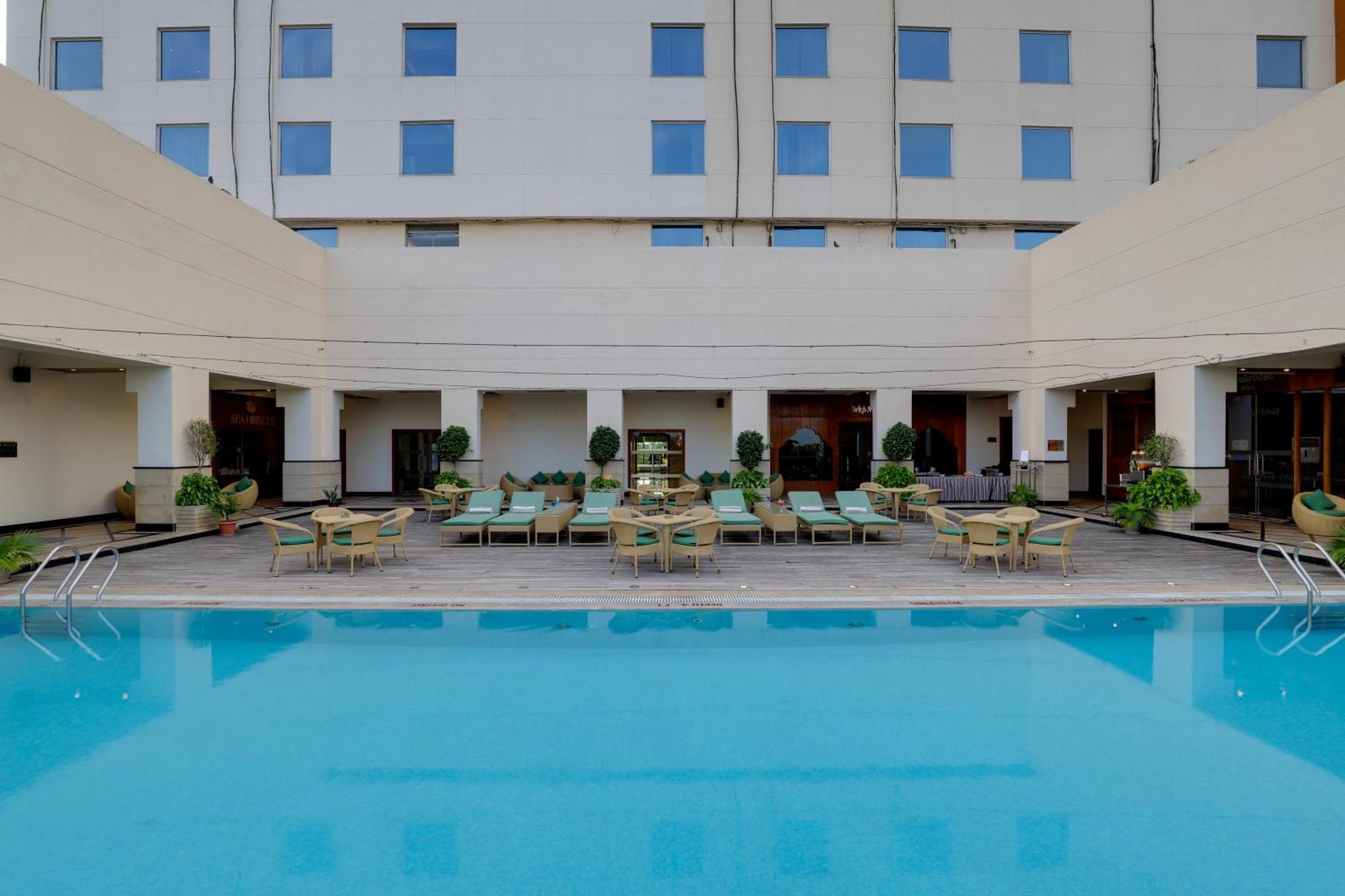 Saura Hotel, Agra - A Club Mahindra Associate Exterior foto